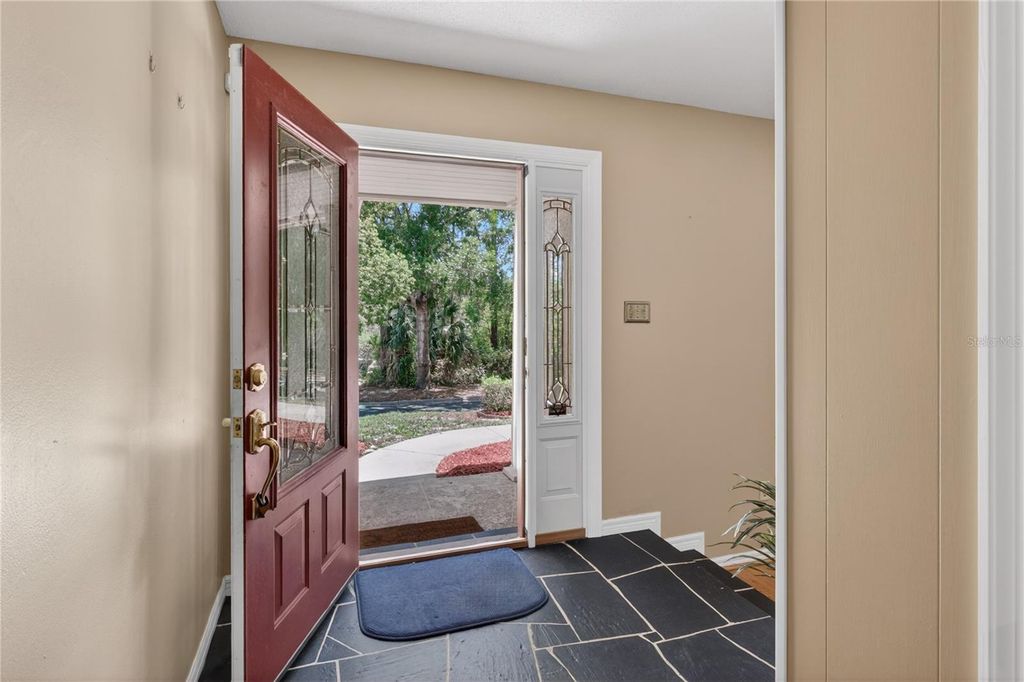 Image 7 of property listing at 1945 NORMANDY DRIVE, Mount Dora, FL 32757