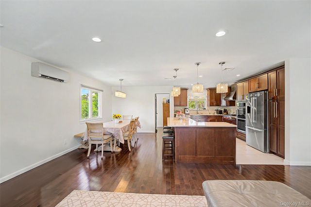 9 Cortland Avenue, Jericho, NY 11753