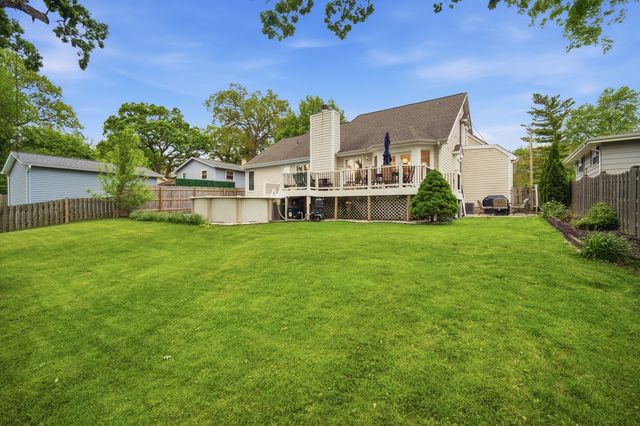 1920 Hazelwood Drive, Lindenhurst, IL 60046