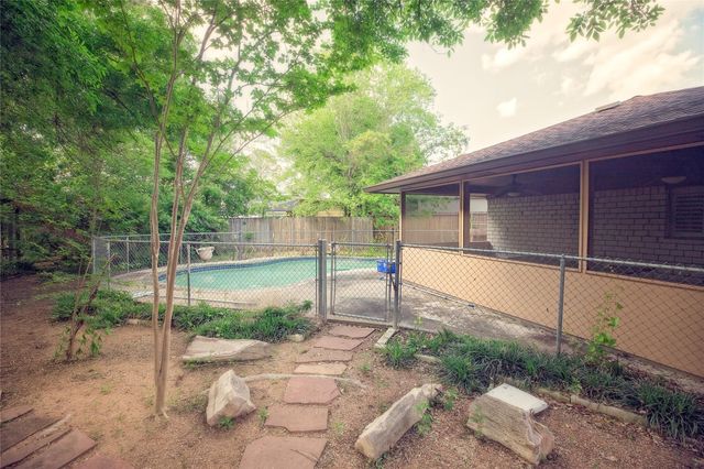 13927 Lynnwood Lane, Sugar Land, TX 77498