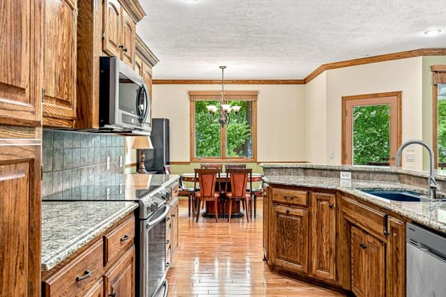 5106 S Burrows Avenue, Springfield, MO 65810