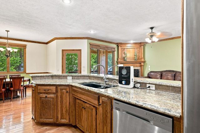 5106 S Burrows Avenue, Springfield, MO 65810