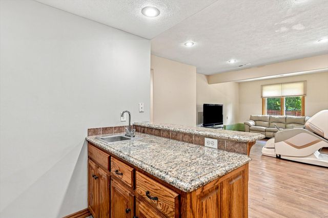 5106 S Burrows Avenue, Springfield, MO 65810