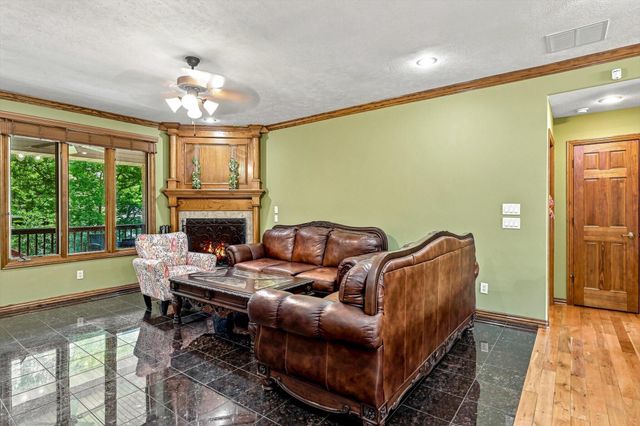 5106 S Burrows Avenue, Springfield, MO 65810