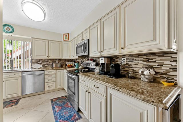 11282 Green Lake Drive 204, Boynton Beach, FL 33437