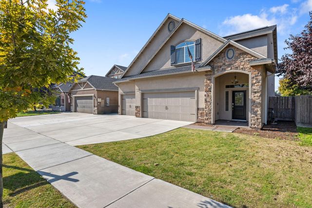 2327 N Shady Street, Visalia, CA 93291