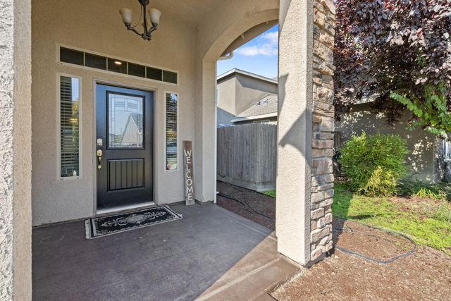 2327 N Shady Street, Visalia, CA 93291