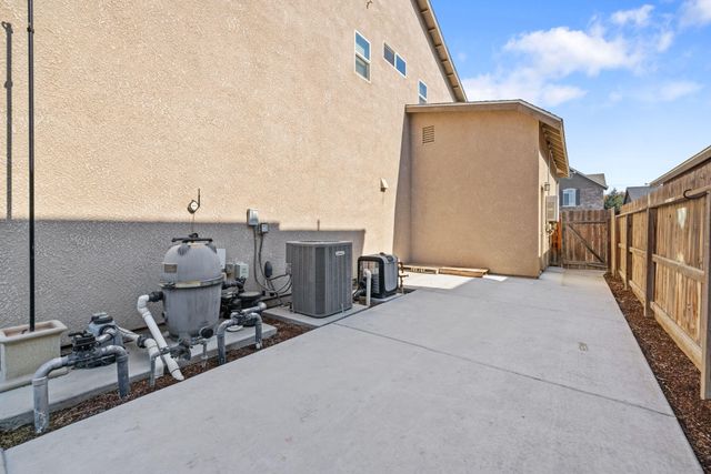 2327 N Shady Street, Visalia, CA 93291