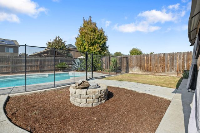 2327 N Shady Street, Visalia, CA 93291