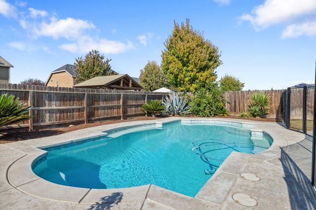 2327 N Shady Street, Visalia, CA 93291