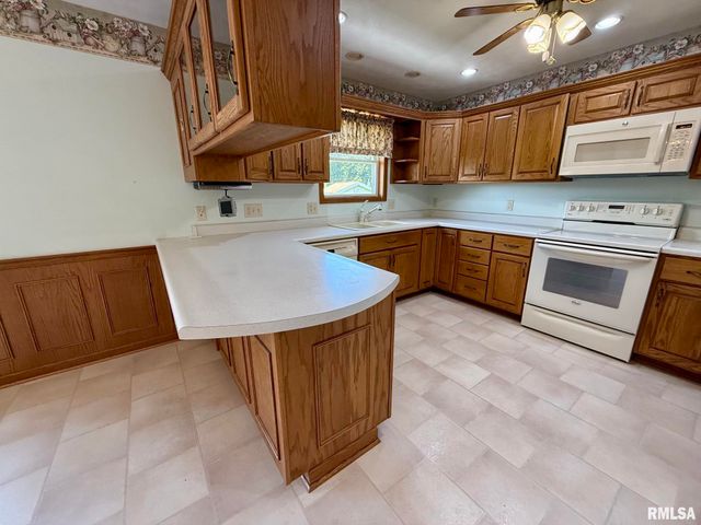 24822 Brookwood Hills Road, Athens, IL 62613