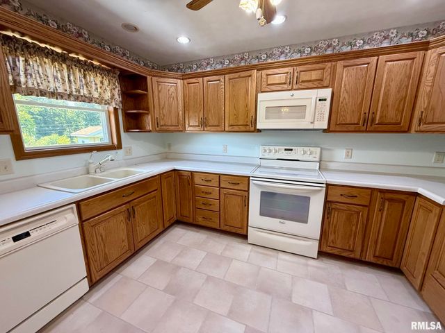 24822 Brookwood Hills Road, Athens, IL 62613