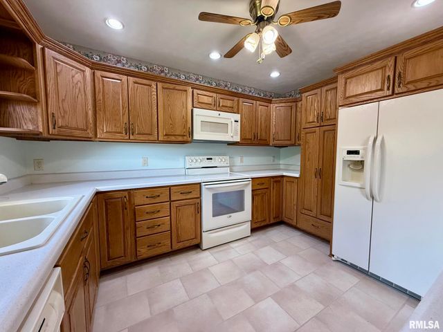 24822 Brookwood Hills Road, Athens, IL 62613