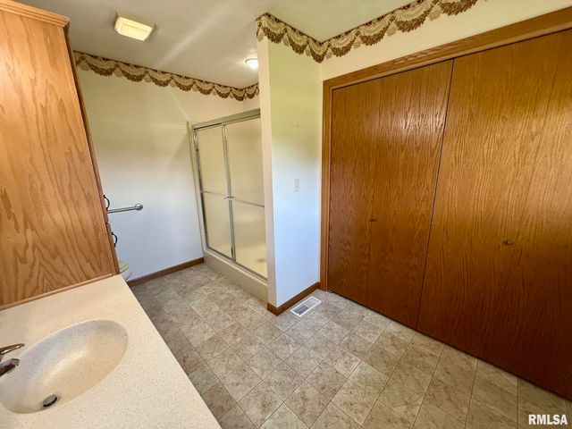 24822 Brookwood Hills Road, Athens, IL 62613