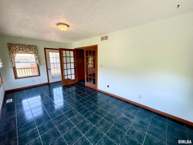 24822 Brookwood Hills Road, Athens, IL 62613