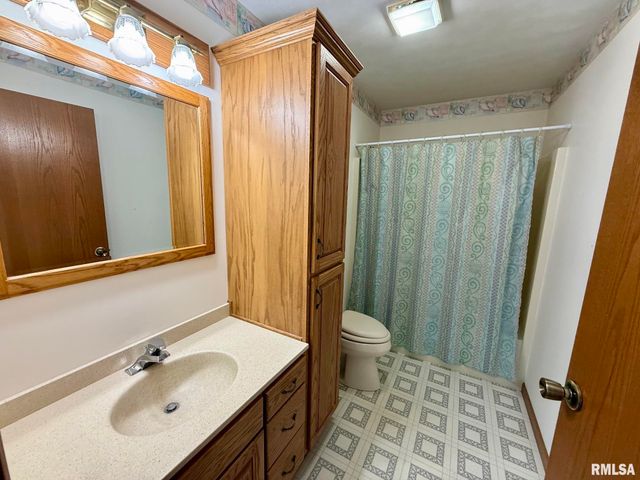 24822 Brookwood Hills Road, Athens, IL 62613