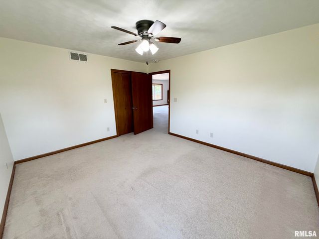 24822 Brookwood Hills Road, Athens, IL 62613