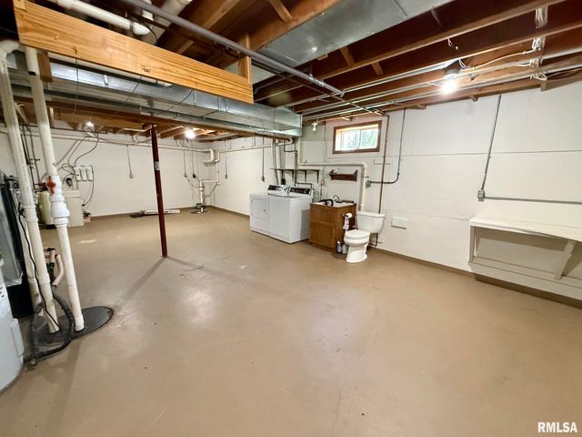 24822 Brookwood Hills Road, Athens, IL 62613