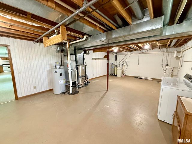 24822 Brookwood Hills Road, Athens, IL 62613