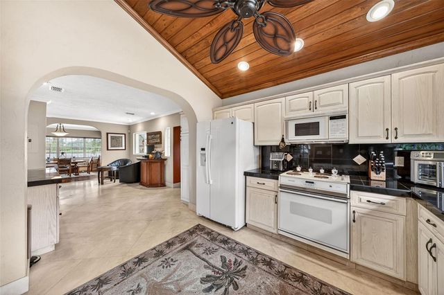 830 LAKE DAVIS DRIVE, Orlando, FL 32806