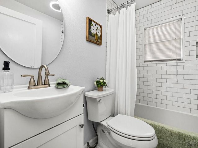 205 W 21st St, Pueblo, CO 81003