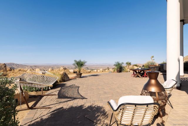 8022 Wesley Rd, Joshua Tree, CA 92252