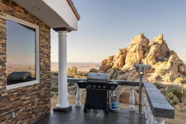 8022 Wesley Rd, Joshua Tree, CA 92252