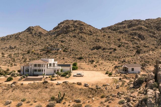 8022 Wesley Rd, Joshua Tree, CA 92252