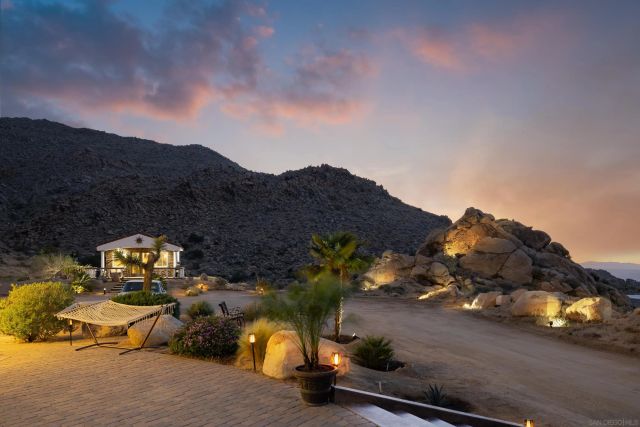 8022 Wesley Rd, Joshua Tree, CA 92252