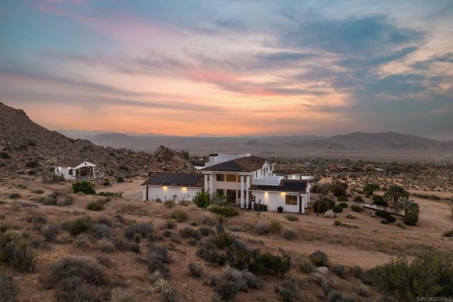 8022 Wesley Rd, Joshua Tree, CA 92252