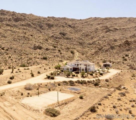 8022 Wesley Rd, Joshua Tree, CA 92252