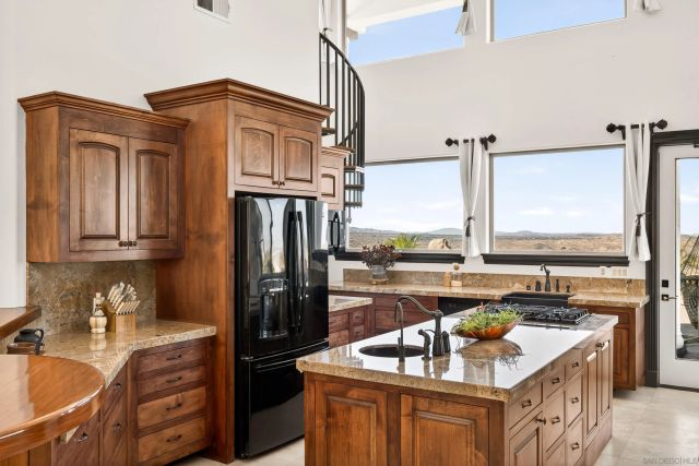 8022 Wesley Rd, Joshua Tree, CA 92252