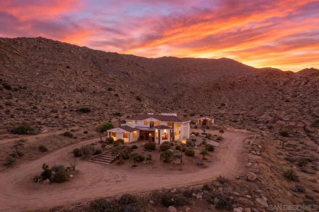 8022 Wesley Rd, Joshua Tree, CA 92252