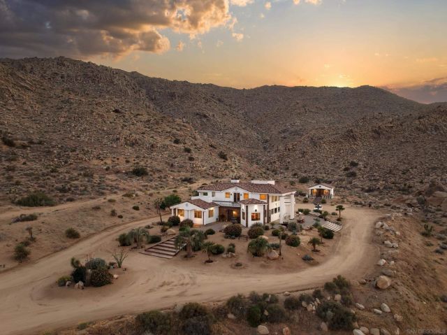 8022 Wesley Rd, Joshua Tree, CA 92252