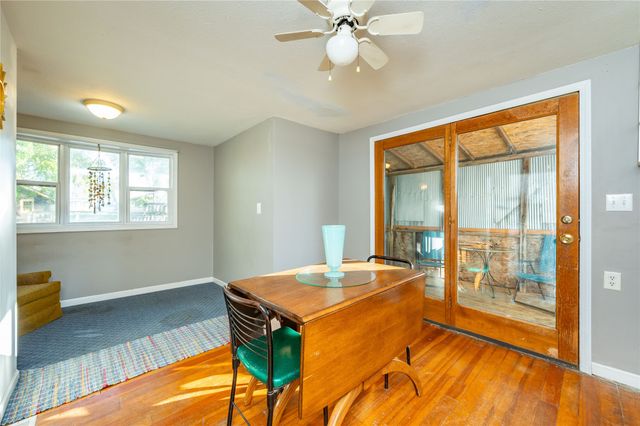 422 N 3rd Avenue E, Newton, IA 50208