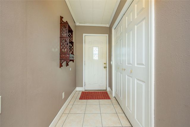 422 N 3rd Avenue E, Newton, IA 50208