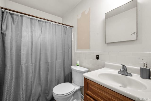 6842 Bison Street, Westland, MI 48185