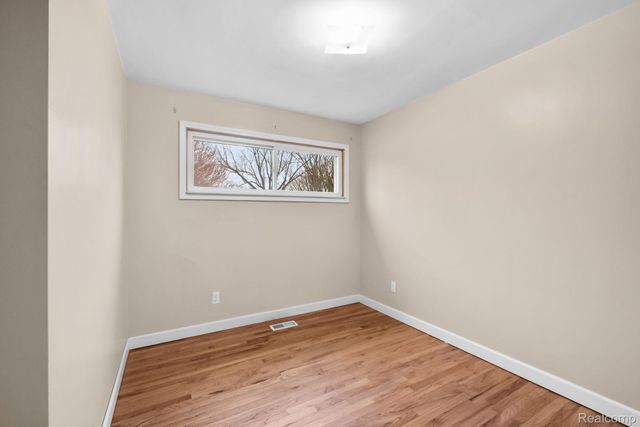 6842 Bison Street, Westland, MI 48185