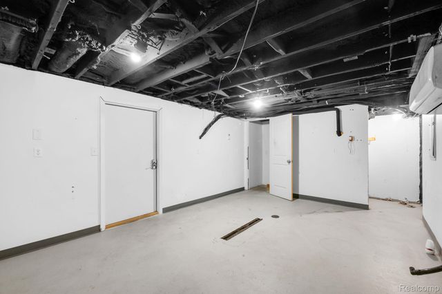 6842 Bison Street, Westland, MI 48185