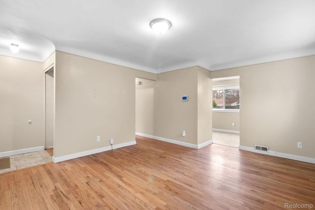 6842 Bison Street, Westland, MI 48185