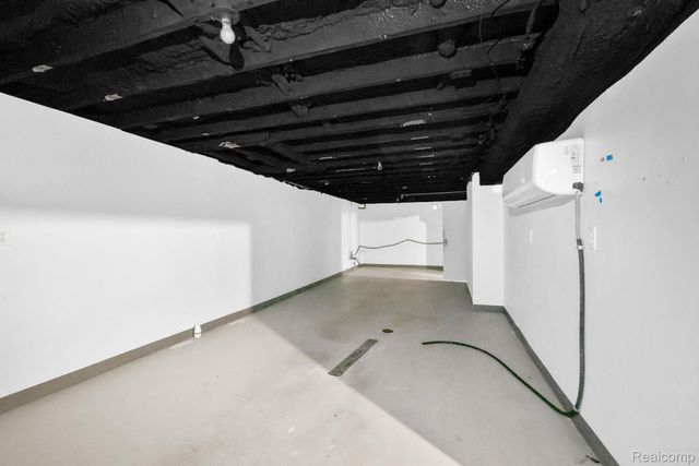 6842 Bison Street, Westland, MI 48185