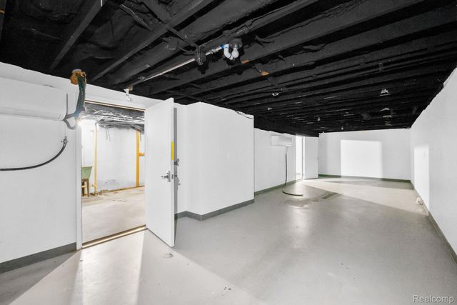 6842 Bison Street, Westland, MI 48185