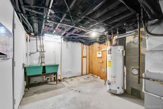 6842 Bison Street, Westland, MI 48185