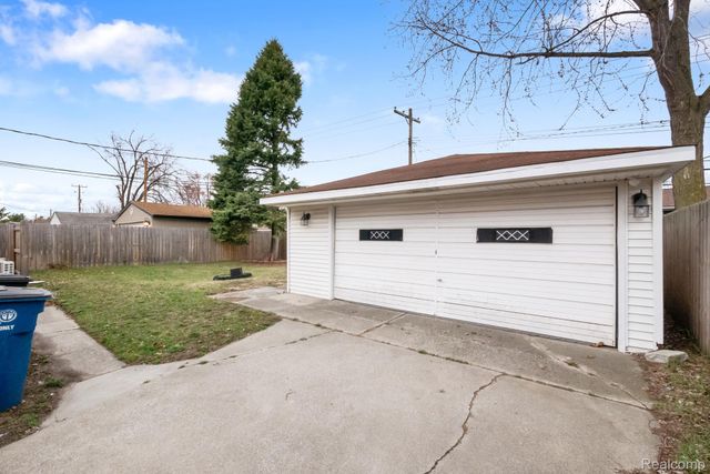 6842 Bison Street, Westland, MI 48185