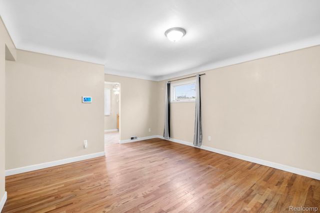 6842 Bison Street, Westland, MI 48185