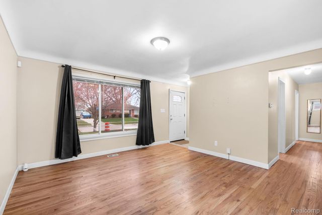 6842 Bison Street, Westland, MI 48185