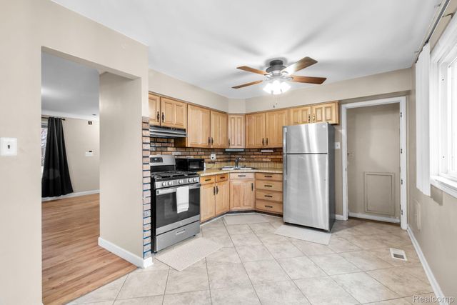 6842 Bison Street, Westland, MI 48185