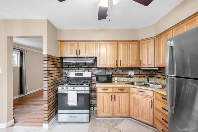 6842 Bison Street, Westland, MI 48185