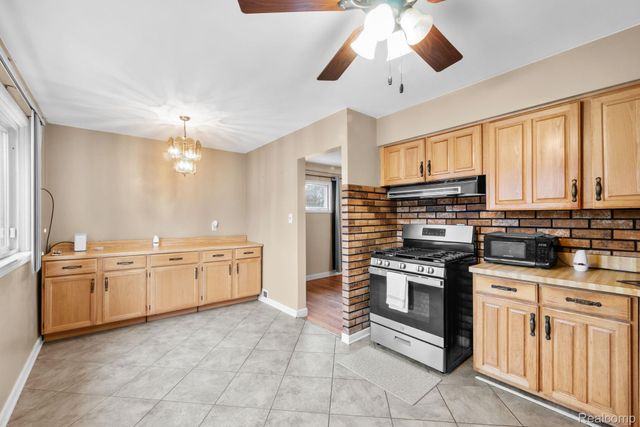 6842 Bison Street, Westland, MI 48185