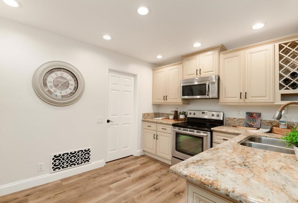 Image 7 of property listing at 6094 Cumulus Lane, San Diego, CA 92110